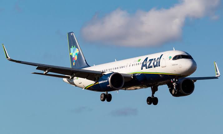 Avião da Azul retorna a Campinas após fumaça impedir pouso em Sinop.
