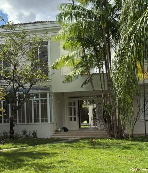 Residência histórica projetada por Cátia Matsubara em 1998